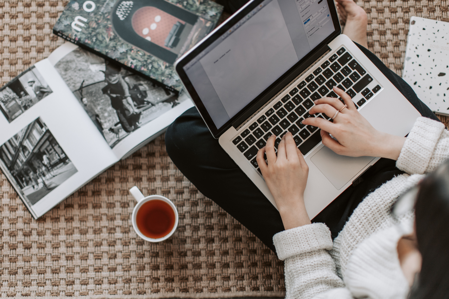 Adeus, Conte&uacute;do Raso: Como criar uma estrat&eacute;gia que sobrevive &agrave; Era da Intelig&ecirc;ncia Artificial